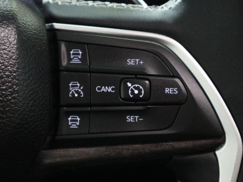 Used 2023 Jeep Grand Cherokee L Limited image 27