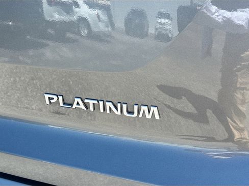 Used 2024 Nissan Pathfinder Platinum FWD image 11