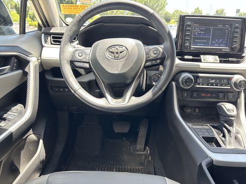 Used 2022 Toyota RAV4 XLE Premium AWD/4WD image 15
