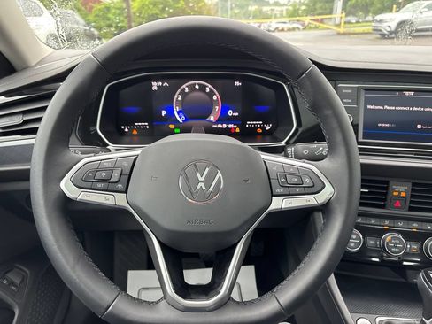 Used 2024 Volkswagen Jetta SE FWD image 16
