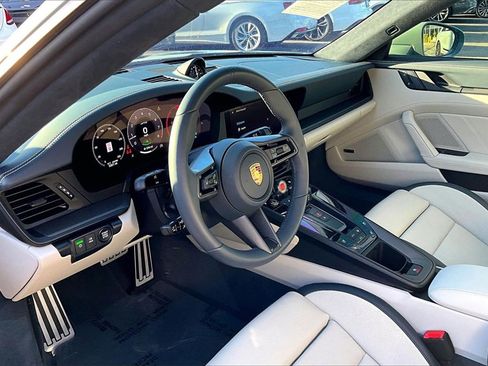 Used 2025 Porsche 911 Carrera 4 GTS image 14