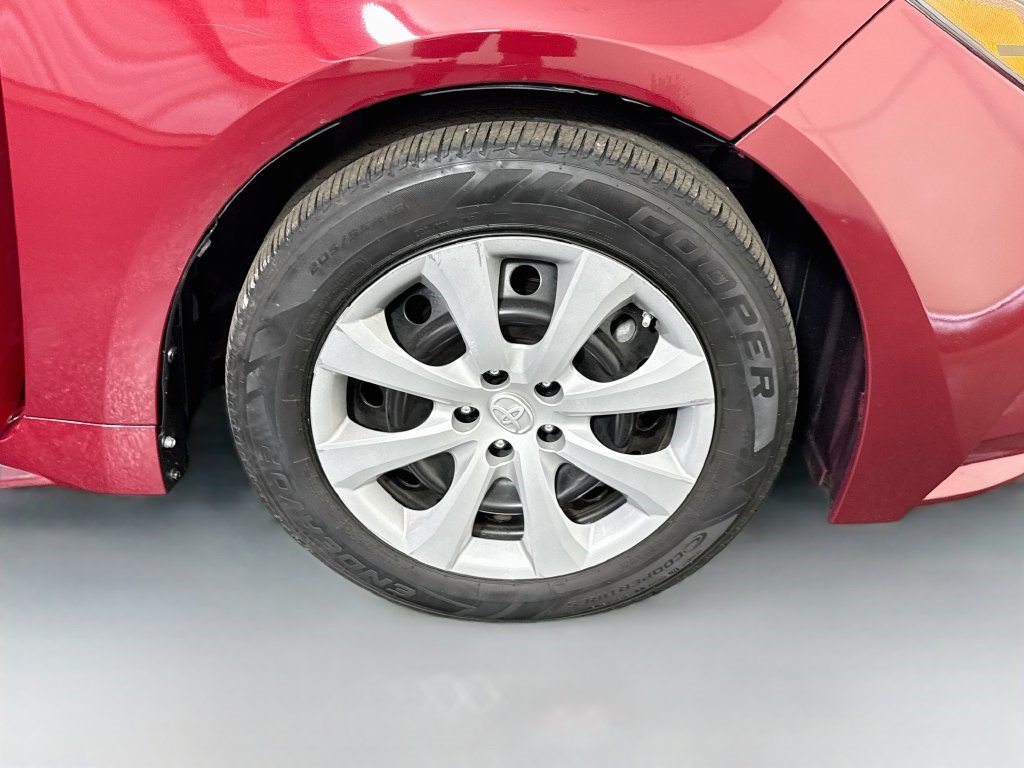 Used 2022 Toyota Corolla LE FWD image 30