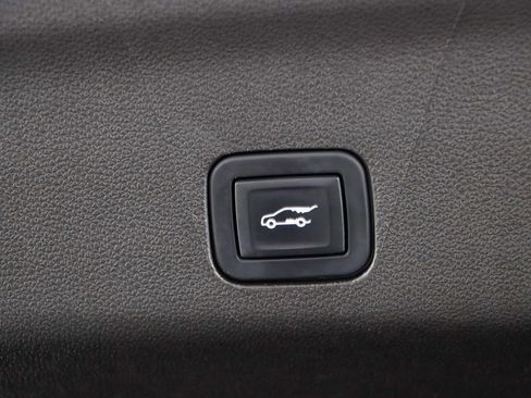 Used 2022 GMC Yukon SLT AWD/4WD image 35