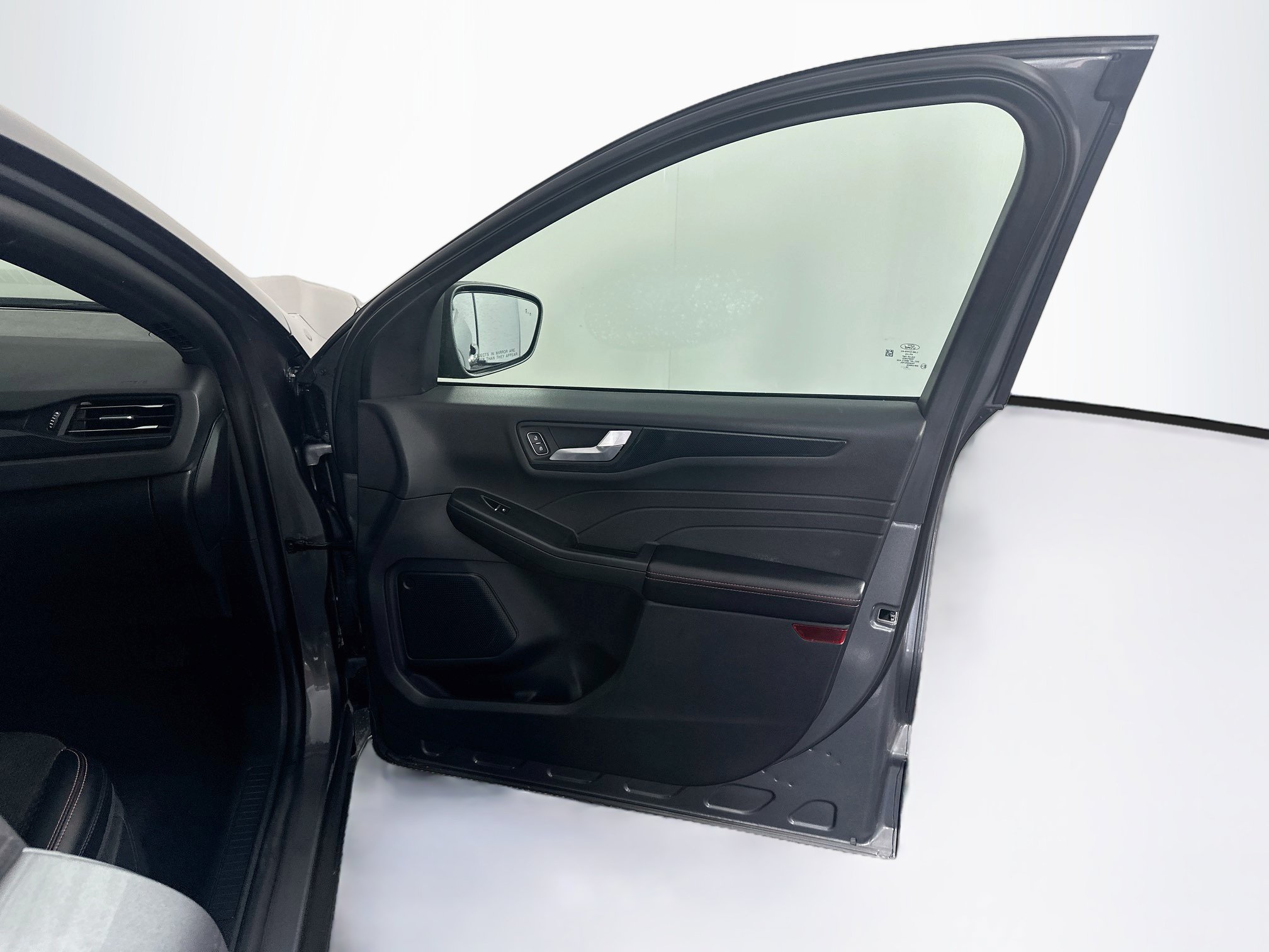 Used 2025 Ford Escape ST-Line FWD image 33