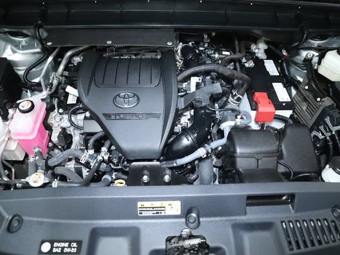Used 2024 Toyota Highlander XLE AWD/4WD image 35