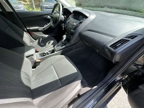 Used 2018 Ford Focus SE FWD image 18