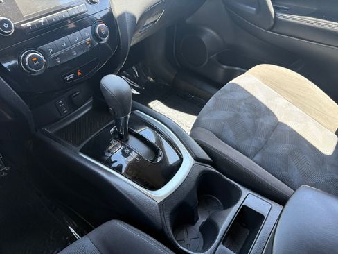 Used 2015 Nissan Rogue S FWD image 13