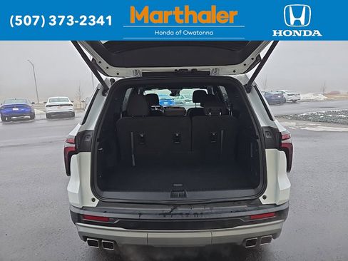 Used 2025 Chevrolet Traverse LT image 15