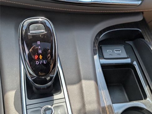 Used 2022 Cadillac Escalade Premium Luxury AWD/4WD image 33