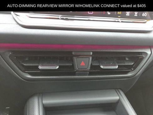 Used 2025 Volkswagen Tiguan SE AWD/4WD image 16