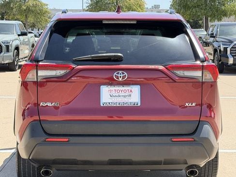 Used 2019 Toyota RAV4 XLE Premium FWD image 5