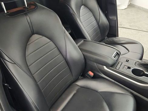 Used 2021 Toyota Highlander XLE FWD image 24