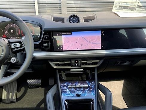 New 2025 Porsche Cayenne Coupe image 24