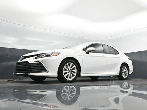 Used 2022 Toyota Camry LE image 39