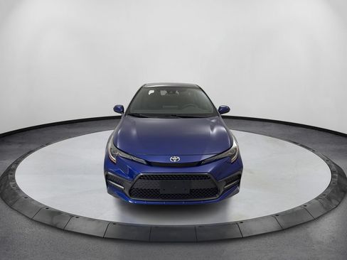 Used 2022 Toyota Corolla SE FWD image 2