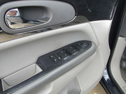 Used 2017 Buick Enclave Convenience FWD image 27