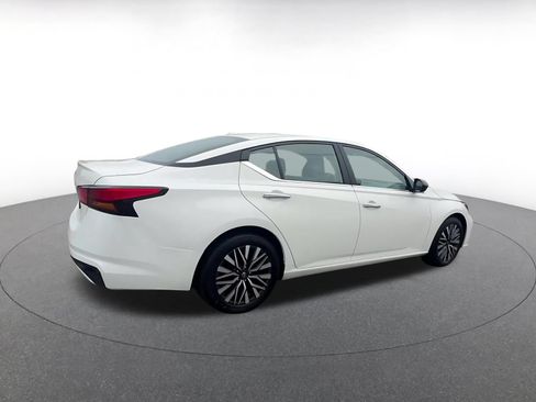 Used 2025 Nissan Altima 2.5 SV FWD image 15