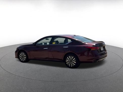 Used 2025 Nissan Altima 2.5 SV FWD image 10