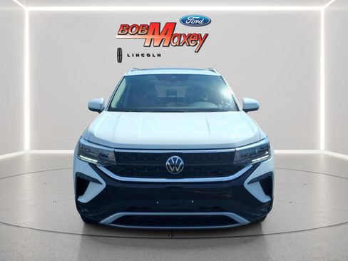 Used 2024 Volkswagen Taos SE AWD/4WD image 2