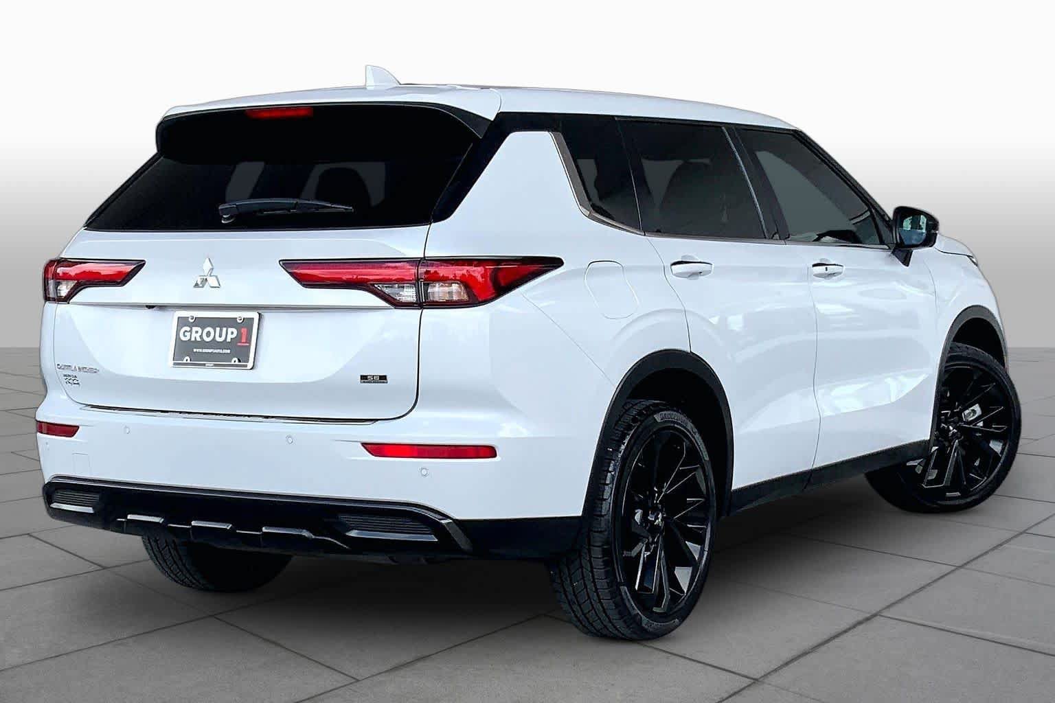 Used 2023 Mitsubishi Outlander SE Black Edition AWD/4WD image 13