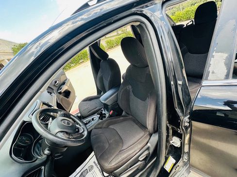 Used 2019 Jeep Cherokee Latitude w/ Popular Appearance Group FWD image 14