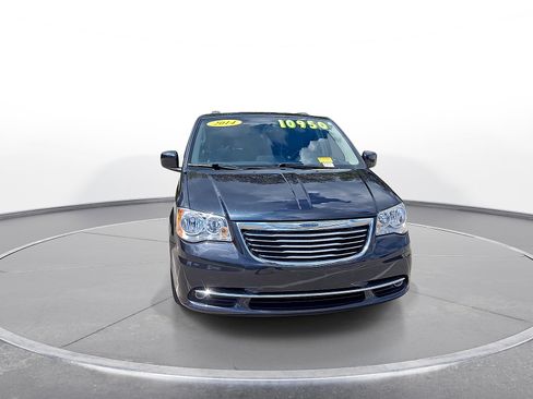 Used 2014 Chrysler Town & Country Touring FWD image 3