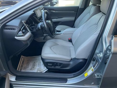 Used 2023 Toyota Camry SE FWD image 5
