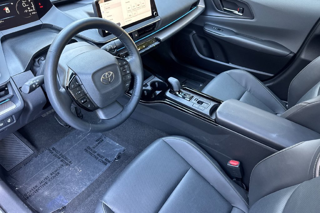 Certified 2025 Toyota Prius XLE FWD image 9