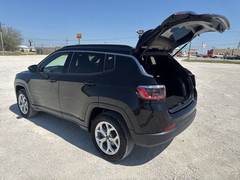 Used 2025 Jeep Compass Latitude w/ Sun & Sound Group image 3