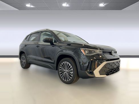 New 2026 Volkswagen Taos SE image 7