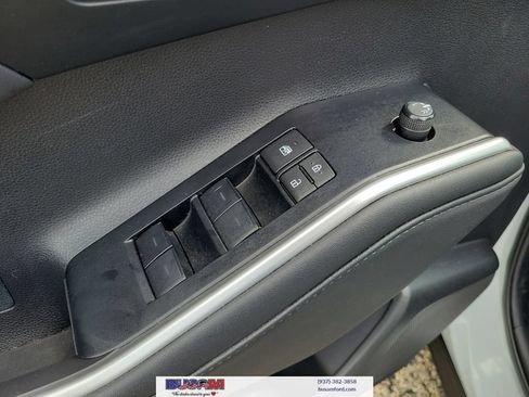 Used 2023 Toyota Highlander XLE FWD image 22
