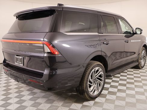 New 2026 Lincoln Navigator Premiere image 22