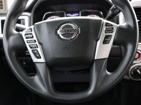 Used 2017 Nissan Titan SV AWD/4WD image 18