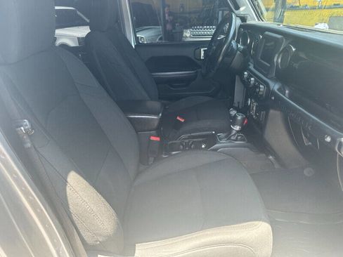 Used 2019 Jeep Wrangler Unlimited Sport image 33