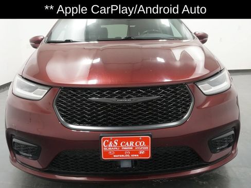 Used 2021 Chrysler Pacifica Touring-L w/ Uconnect Theater Family Group AWD/4WD image 2