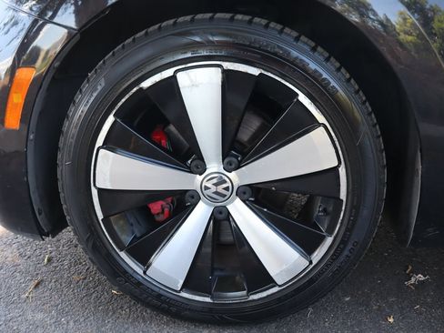 Used 2013 Volkswagen Beetle 2.0T FWD image 38