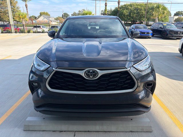 Used 2022 Toyota Highlander LE FWD image 2