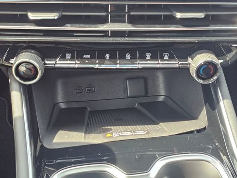 New 2026 Chevrolet Traverse LT image 15