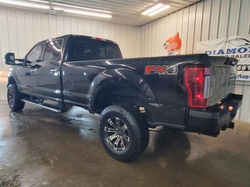 Used 2017 Ford F250 XLT w/ XLT Premium Package image 4