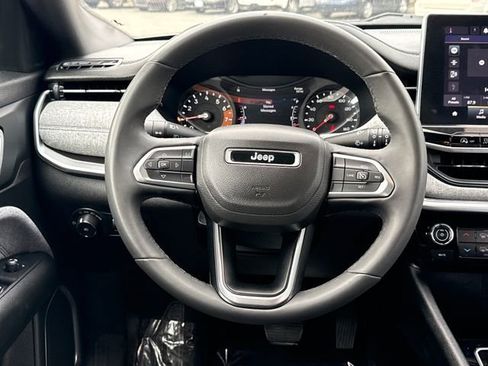Used 2024 Jeep Compass Latitude AWD/4WD image 10