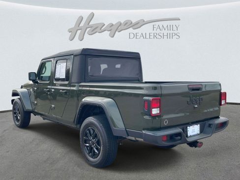 Used 2023 Jeep Gladiator Sport AWD/4WD image 23