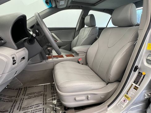 Used 2011 Toyota Camry XLE image 8