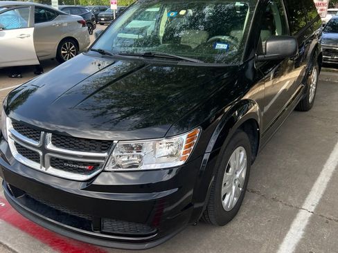 Used 2020 Dodge Journey SE FWD image 2