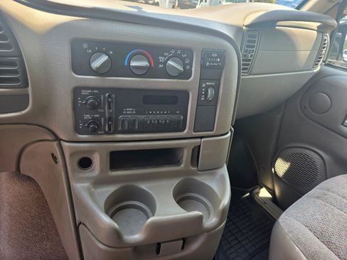 Used 2004 GMC Safari Passenger RWD image 17