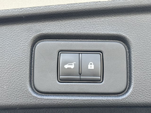Used 2025 Nissan Pathfinder SV FWD image 32