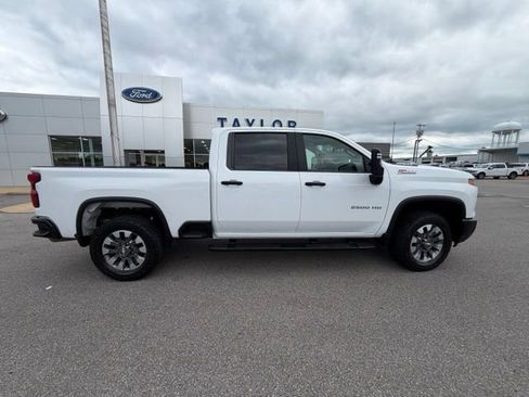 Used 2024 Chevrolet Silverado 2500 Custom w/ Custom Value Package AWD/4WD image 11