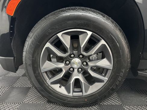 Used 2024 Chevrolet Suburban LT image 39