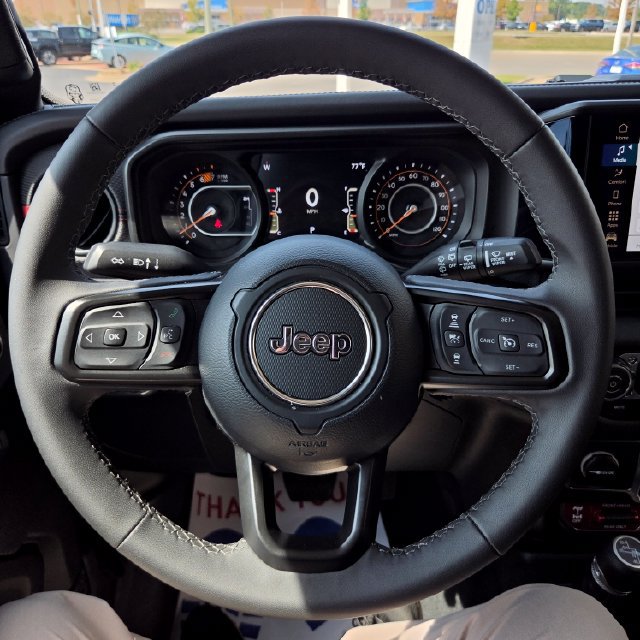 Used 2026 Jeep Wrangler Unlimited Rubicon AWD/4WD image 17