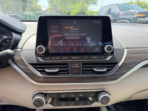 Used 2025 Nissan Altima 2.5 SV FWD image 32