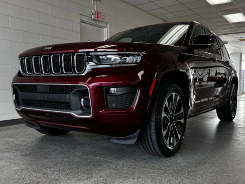 Certified 2023 Jeep Grand Cherokee Overland w/ Luxury Tech Group IV AWD/4WD image 25